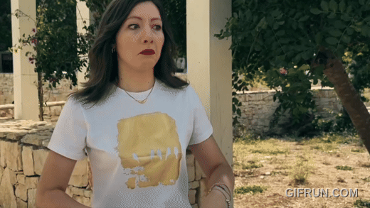 Gesto para decir: "¡Hagamos los cuernos, nunca se sabe!"